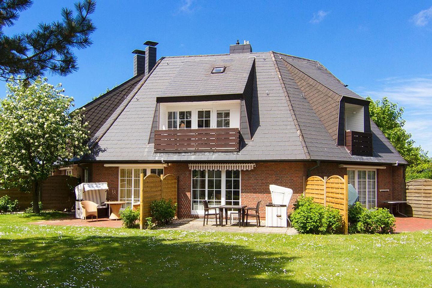 Friesenhaus am Dorfteich App. 06 Kirchenweg 2 Wenningstedt - Hauptansicht