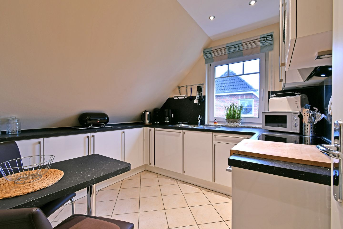 PCH/16B - Appartement "Blume" Scharbeutz - Küche / Küchenzeile