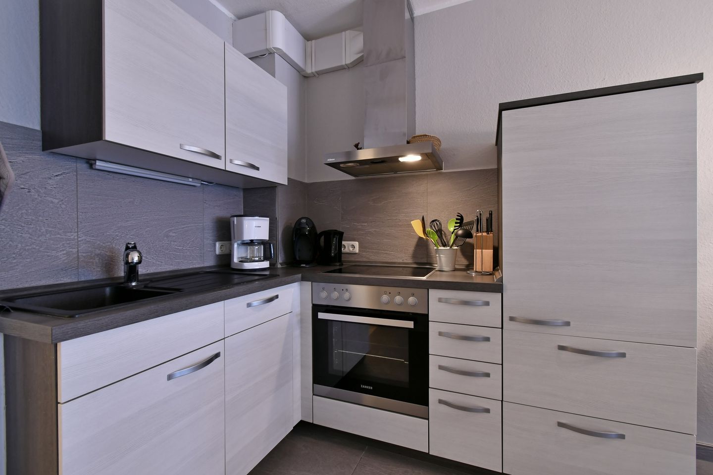 RES/408 - Residenz - Teilseeblick Scharbeutz - Küche / Küchenzeile