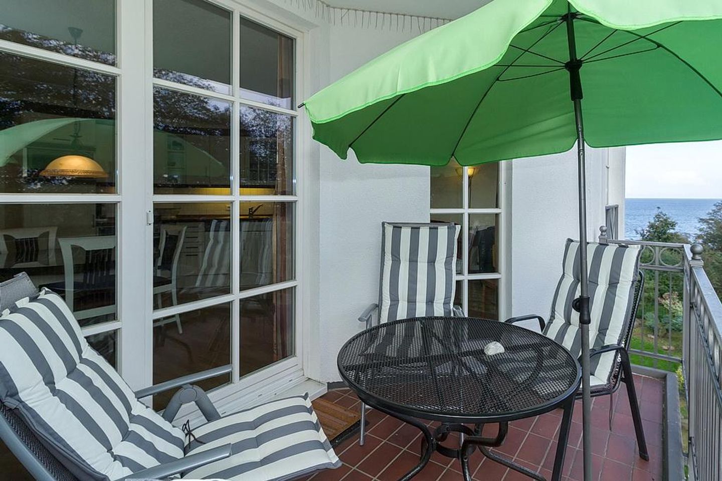 Apartmenthaus Atlantik Apartmenthaus Atlantik 214 Kühlungsborn - Balkon mit Gartenmöbeln