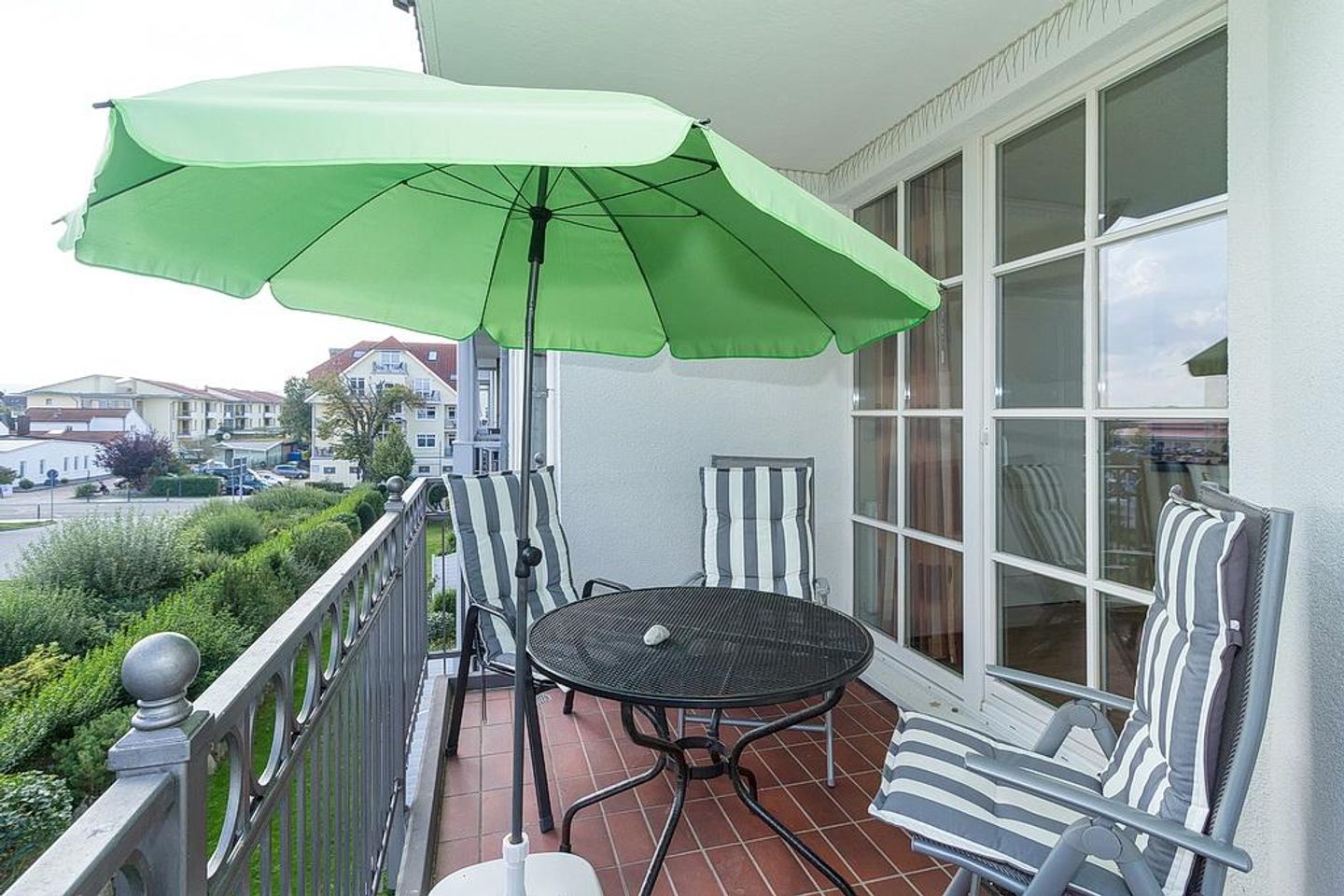 Apartmenthaus Atlantik Apartmenthaus Atlantik 214 Kühlungsborn - Balkon mit Gartenmöbeln