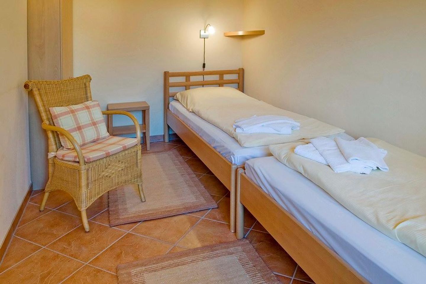 Dünenschloss Dünenschloss 1-10 Kühlungsborn - Schlafzimmer mit zwei Einzelbetten