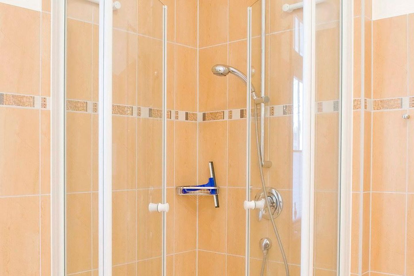 Dünenschloss Dünenschloss 1-10 Kühlungsborn - Badezimmer mit Dusche