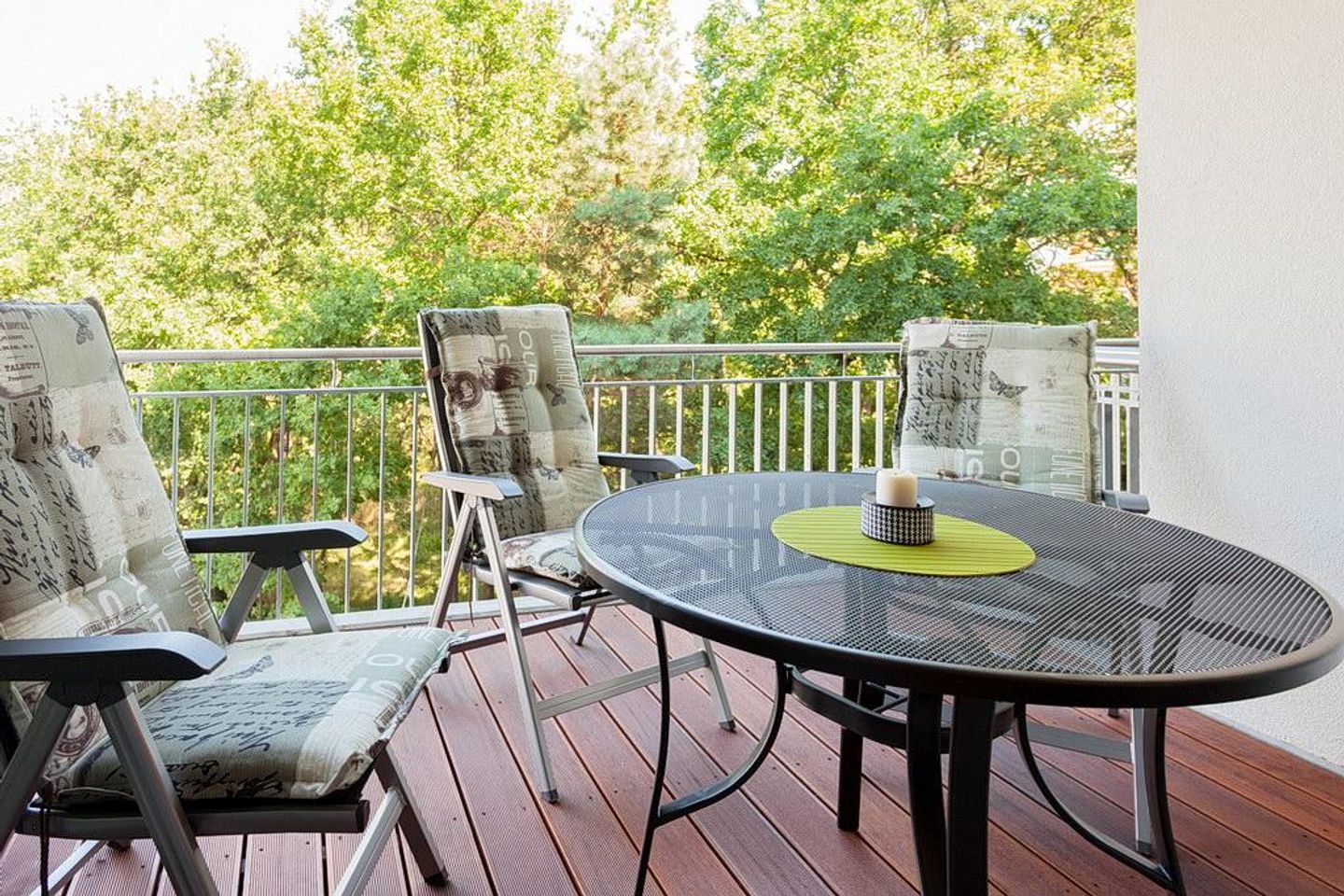 DünenResort Binz DünenResort Binz 125 Rügen - Balkon mit Gartenmöbeln