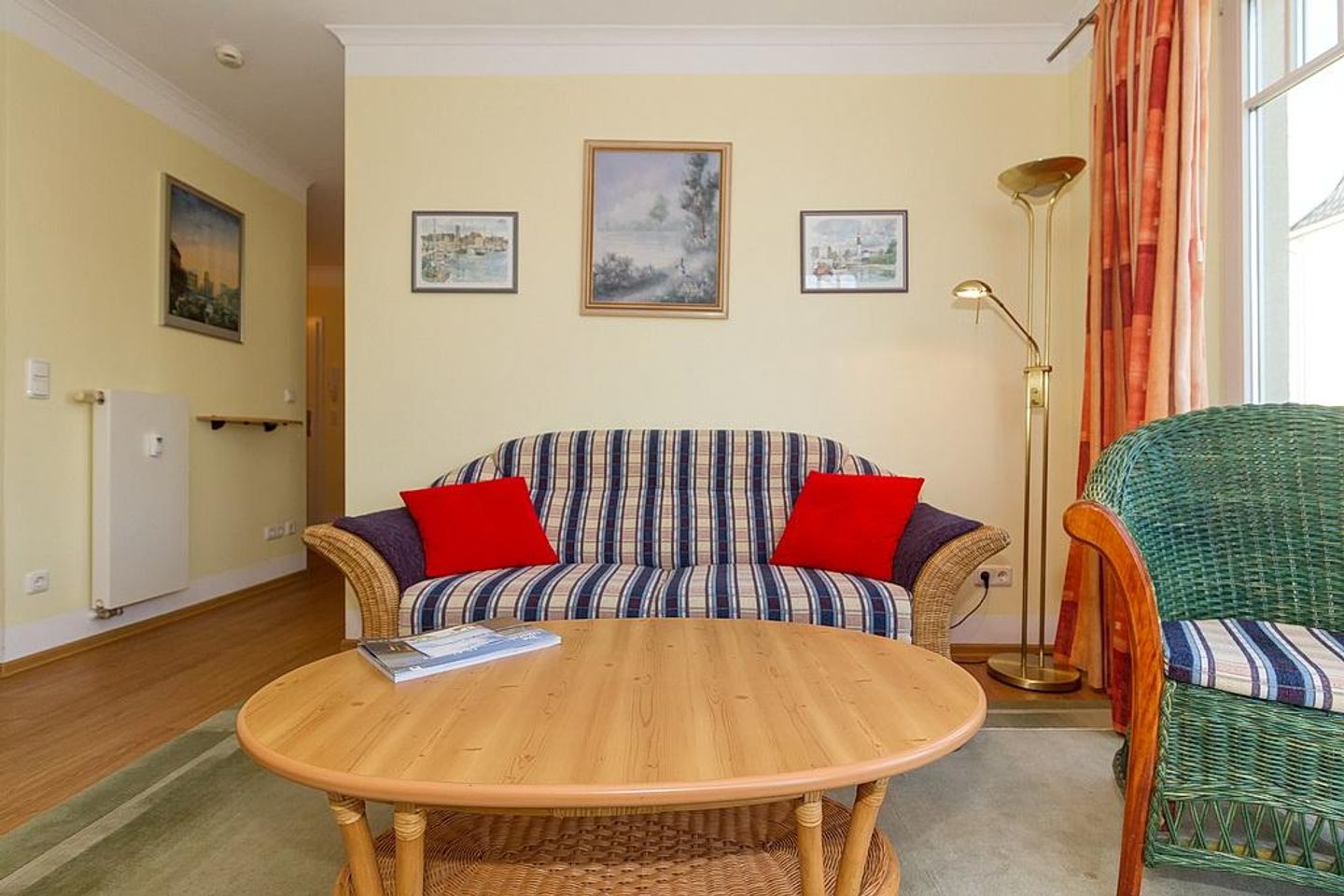 Dünenschloss Dünenschloss 2-19 Kühlungsborn - Wohn-Essbereich mit Couch