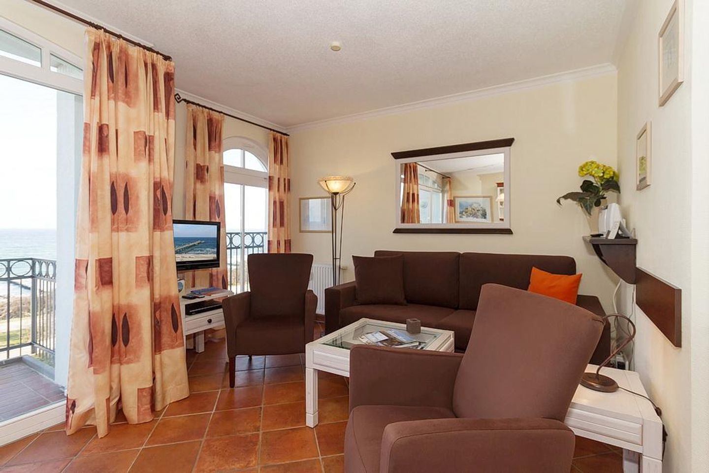 Apartmenthaus Atlantik Apartmenthaus Atlantik 312 Kühlungsborn - Wohn-Essbereich mit Couch