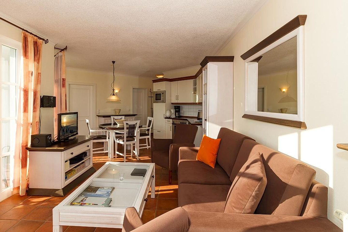 Apartmenthaus Atlantik Apartmenthaus Atlantik 314 Kühlungsborn - Wohn-Essbereich mit Couch