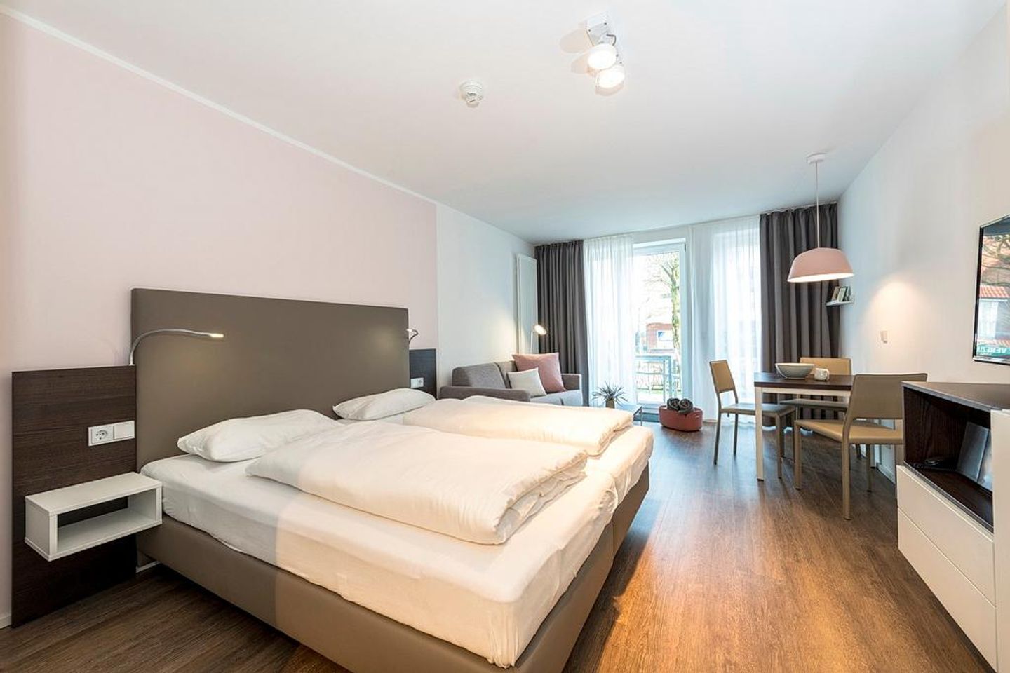 Apartmentvilla Anna See Apartmentvilla Anna See 1-01 Langeoog - Wohn-Schlafbereich mit Doppelbett