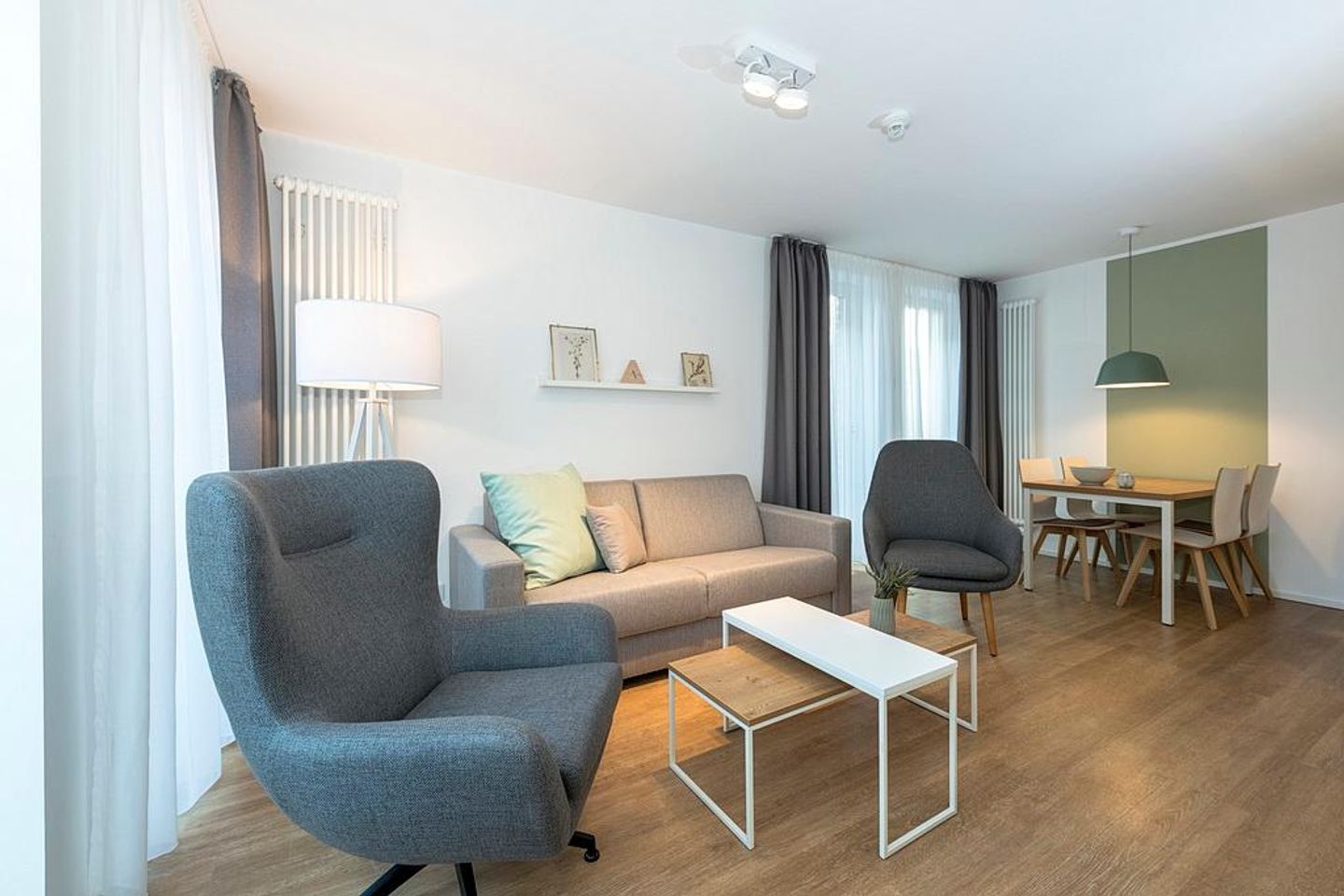 Apartmentvilla Anna See Apartmentvilla Anna See 1-03 Langeoog - Wohn-Essbereich mit Couch und Sessel