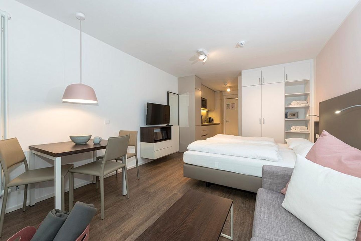 Apartmentvilla Anna See Apartmentvilla Anna See 1-05 Langeoog - Wohn-Schlafbereich mit Sitzgelegenheit