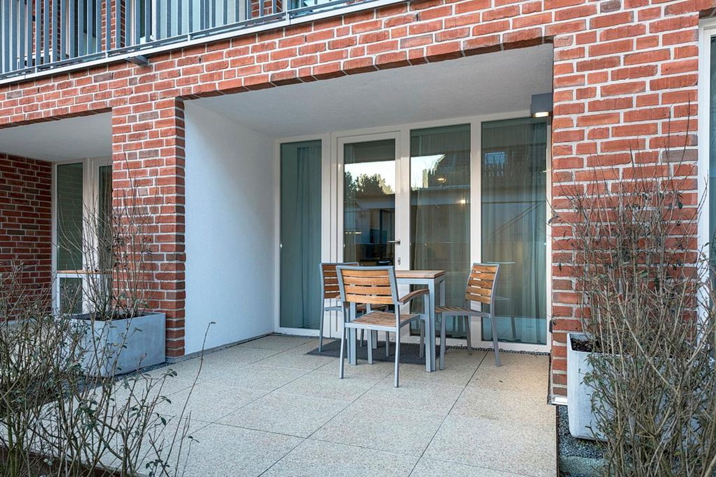 Apartmentvilla Anna See Apartmentvilla Anna See 1-05 Langeoog - Überdachte Terrasse mit Sitzgelegenheit
