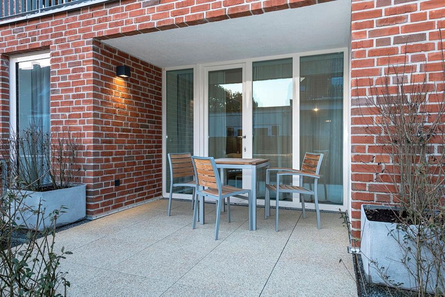 Apartmentvilla Anna See Apartmentvilla Anna See 1-06 Langeoog - Überdachte Terrasse mit Sitzgelegenheit