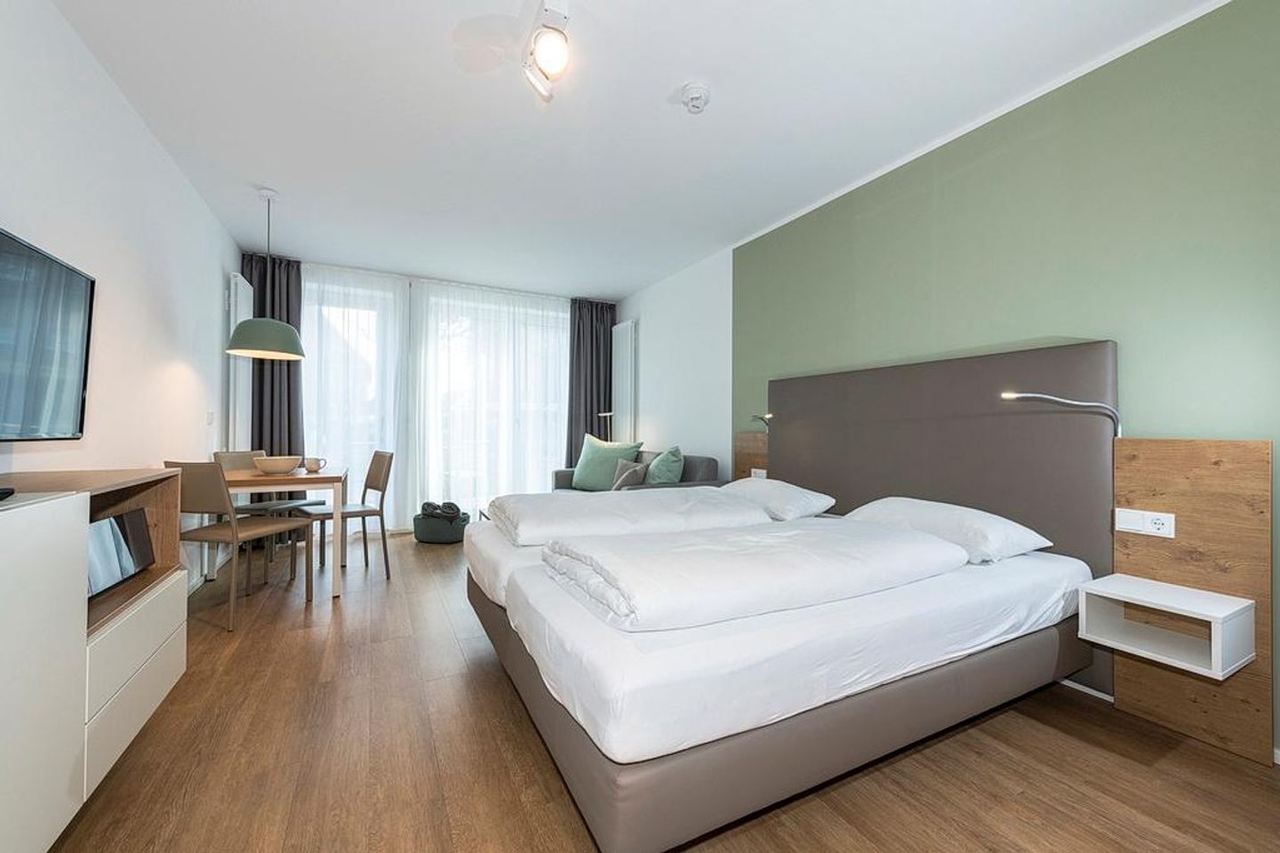 Apartmentvilla Anna See Apartmentvilla Anna See 1-18 Langeoog - Wohn-Schlafbereich mit Doppelbett