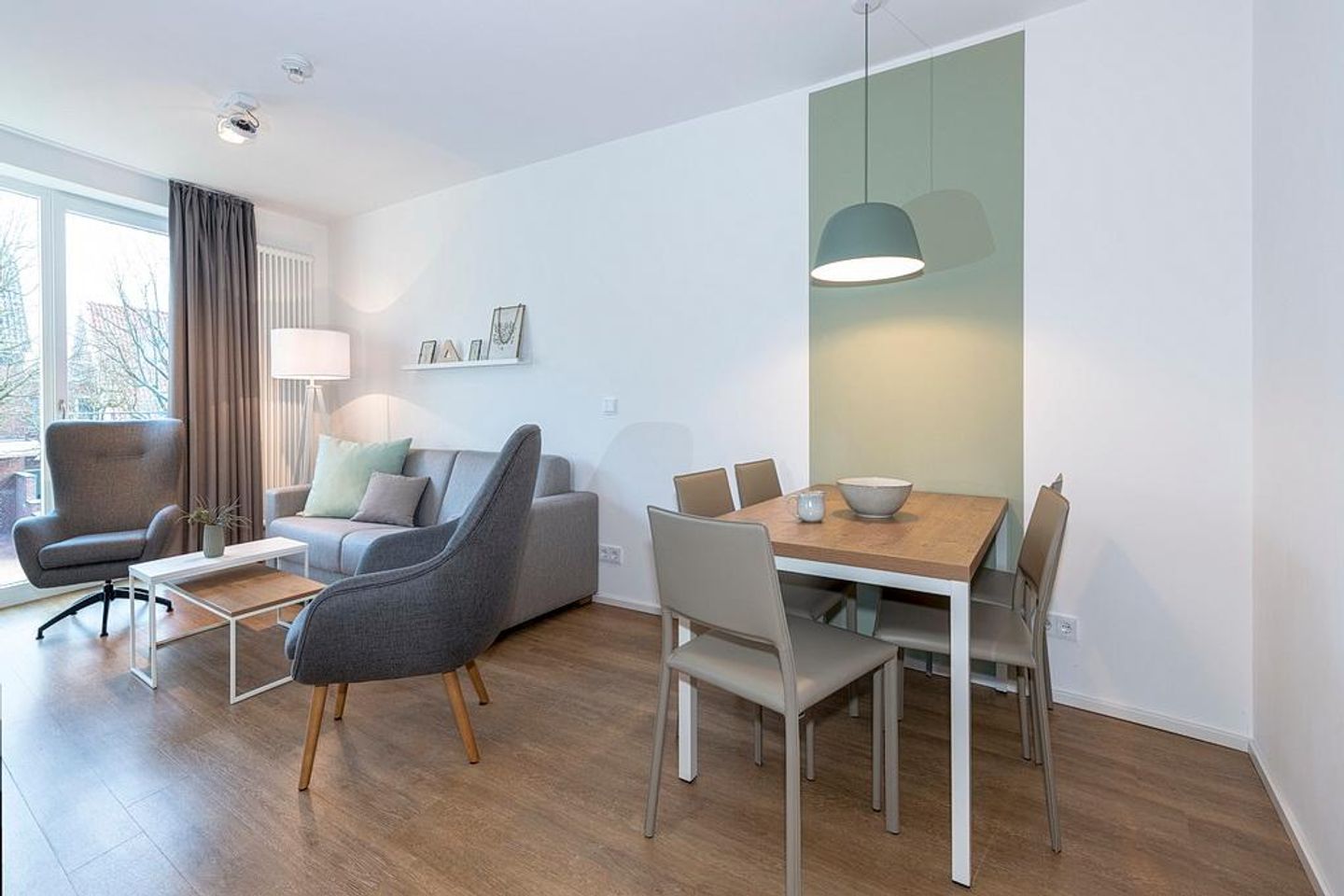 Apartmentvilla Anna See Apartmentvilla Anna See 2-01 Langeoog - Wohn-Essbereich mit Esstisch und Sitzgelegenheiten