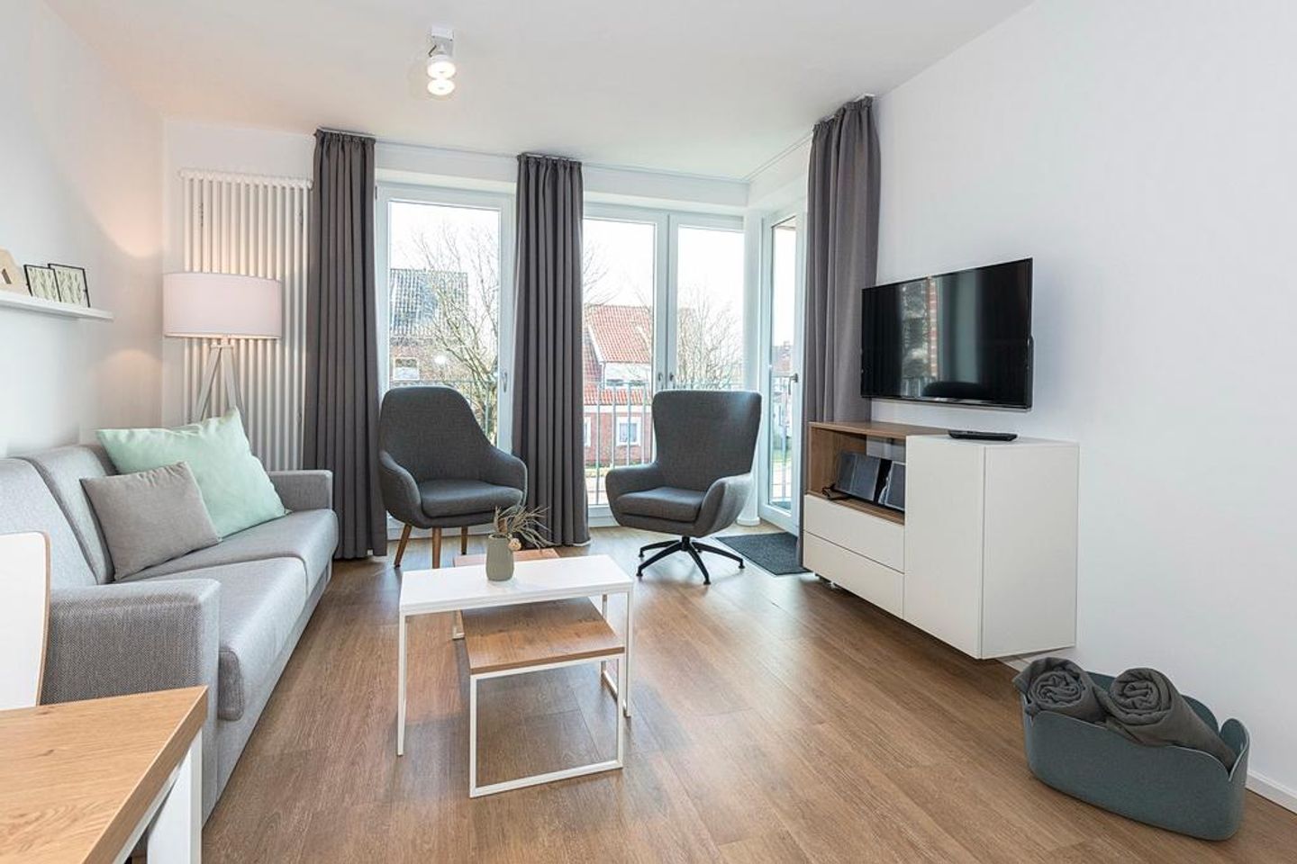 Apartmentvilla Anna See Apartmentvilla Anna See 2-02 Langeoog - Wohn-Essbereich mit Couch und TV