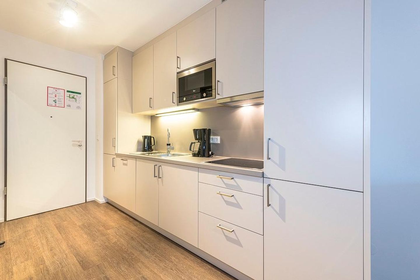 Apartmentvilla Anna See Apartmentvilla Anna See 2-03 Langeoog - Küchenzeile mit Mikrowelle