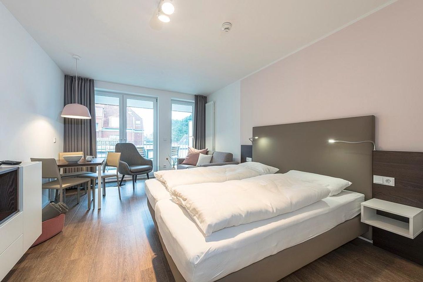 Apartmentvilla Anna See Apartmentvilla Anna See 2-05 Langeoog - Wohn-Essbereich mit Doppelbett