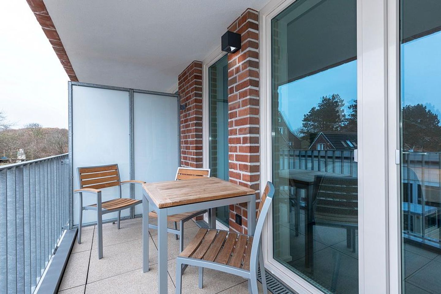 Apartmentvilla Anna See Apartmentvilla Anna See 2-05 Langeoog - Balkon mit Gartenmöbeln