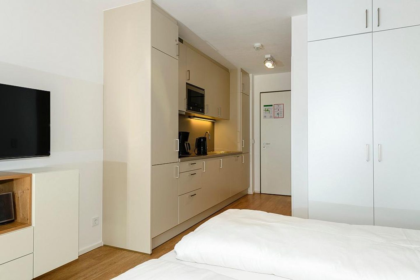 Apartmentvilla Anna See Apartmentvilla Anna See 2-06 Langeoog - Schlaf-Wohnbereich mit Doppelbett