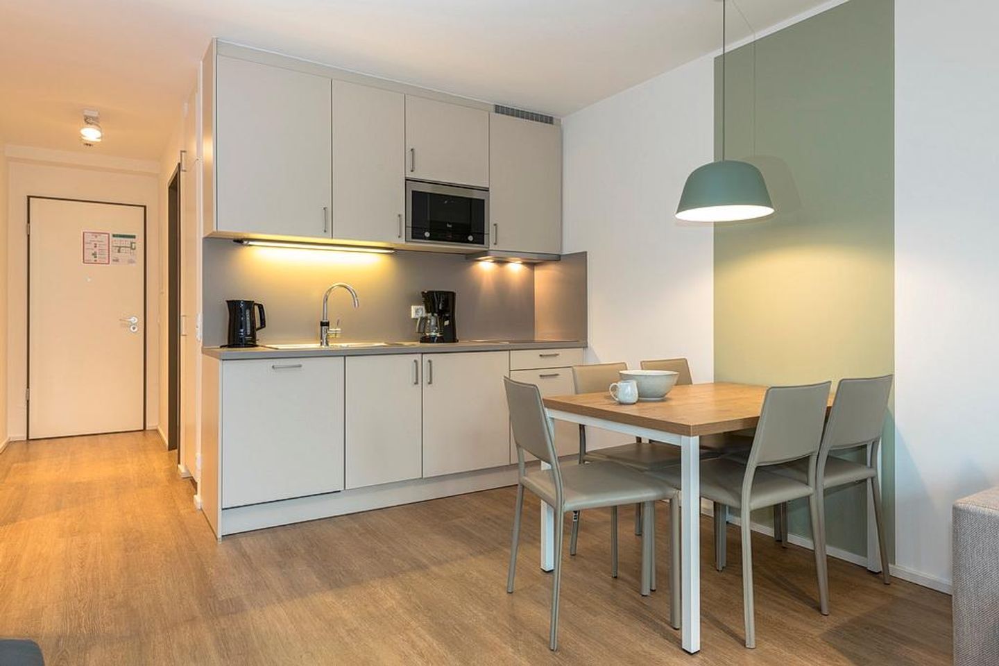 Apartmentvilla Anna See Apartmentvilla Anna See 2-09 Langeoog - Küchenzeile mit Sitzgelegenheit