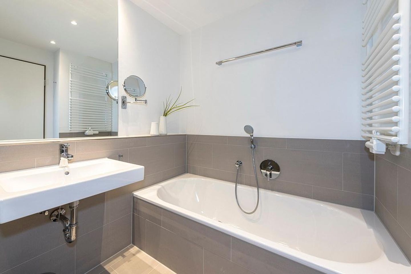 Apartmentvilla Anna See Apartmentvilla Anna See 2-09 Langeoog - Badezimmer mit Badewanne