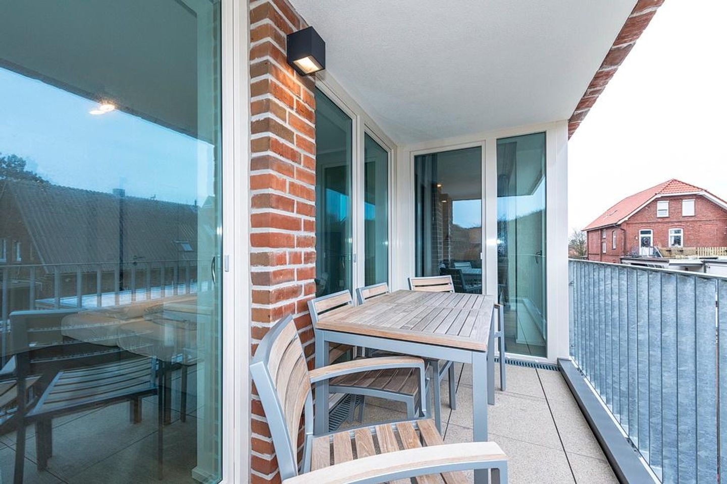 Apartmentvilla Anna See Apartmentvilla Anna See 2-09 Langeoog - Balkon mit Gartenmöbeln