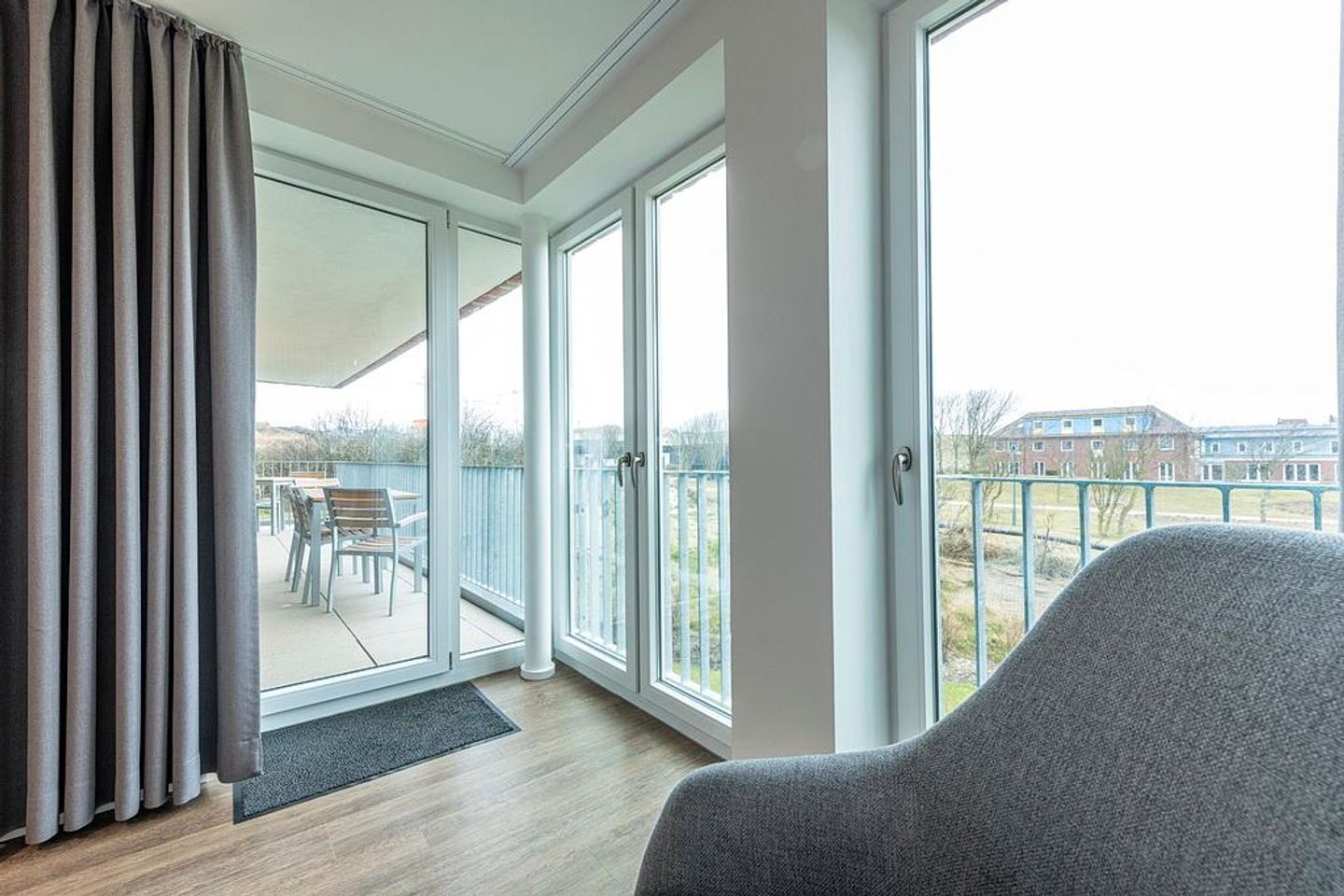 Apartmentvilla Anna See Apartmentvilla Anna See 2-10 Langeoog - Wohn-Essbereich mit Blick Balkon