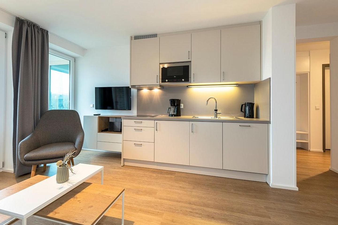 Apartmentvilla Anna See Apartmentvilla Anna See 2-11 Langeoog - Küchenzeile mit Mikrowelle