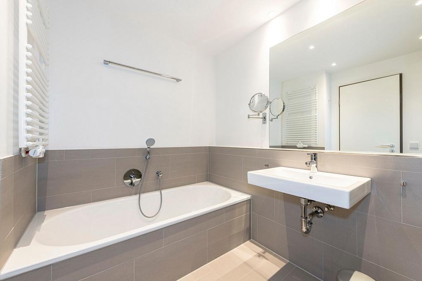 Apartmentvilla Anna See Apartmentvilla Anna See 2-11 Langeoog - Badezimmer mit Badewanne