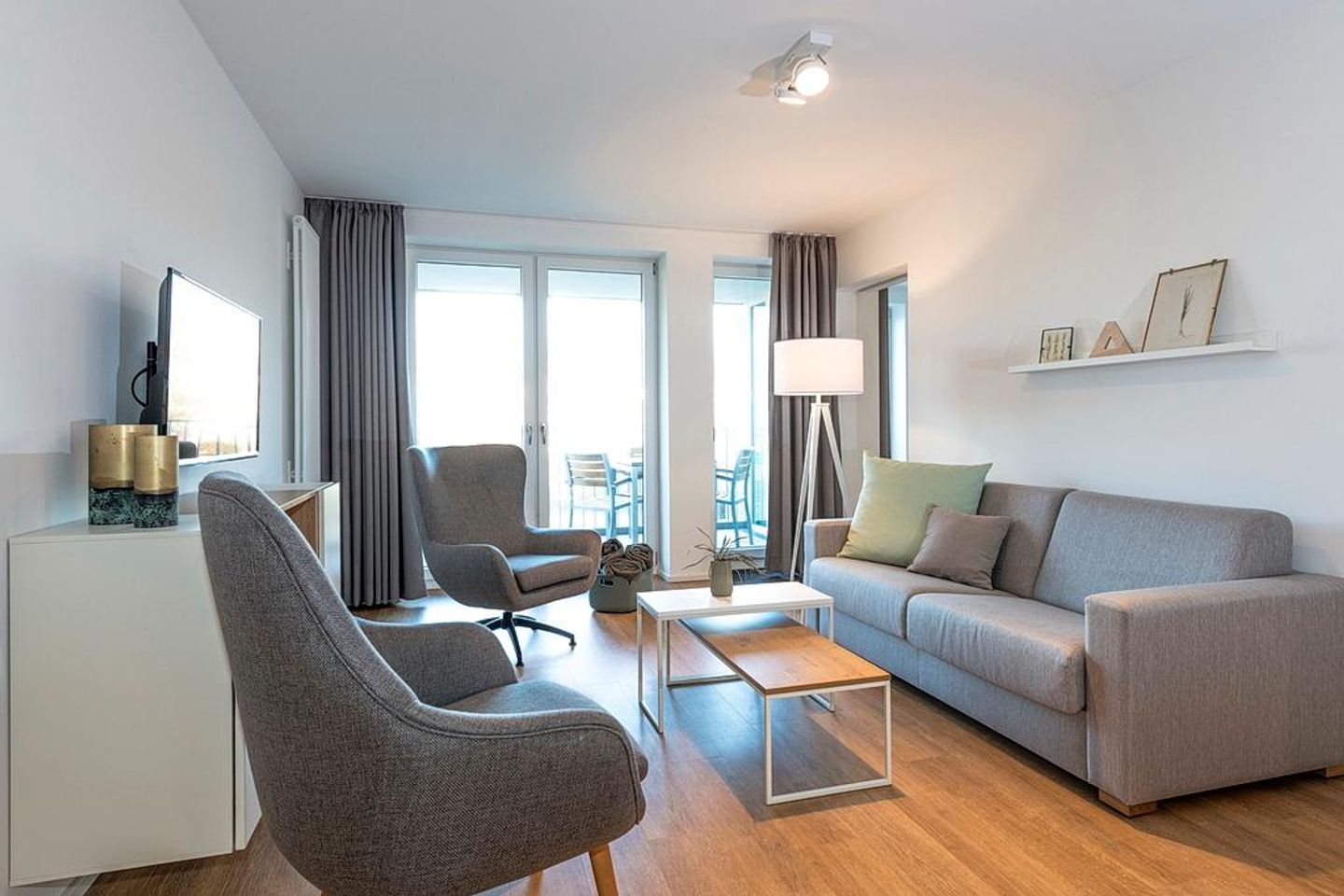 Apartmentvilla Anna See Apartmentvilla Anna See 2-13 Langeoog - Wohnzimmer mit Couch und Sessel