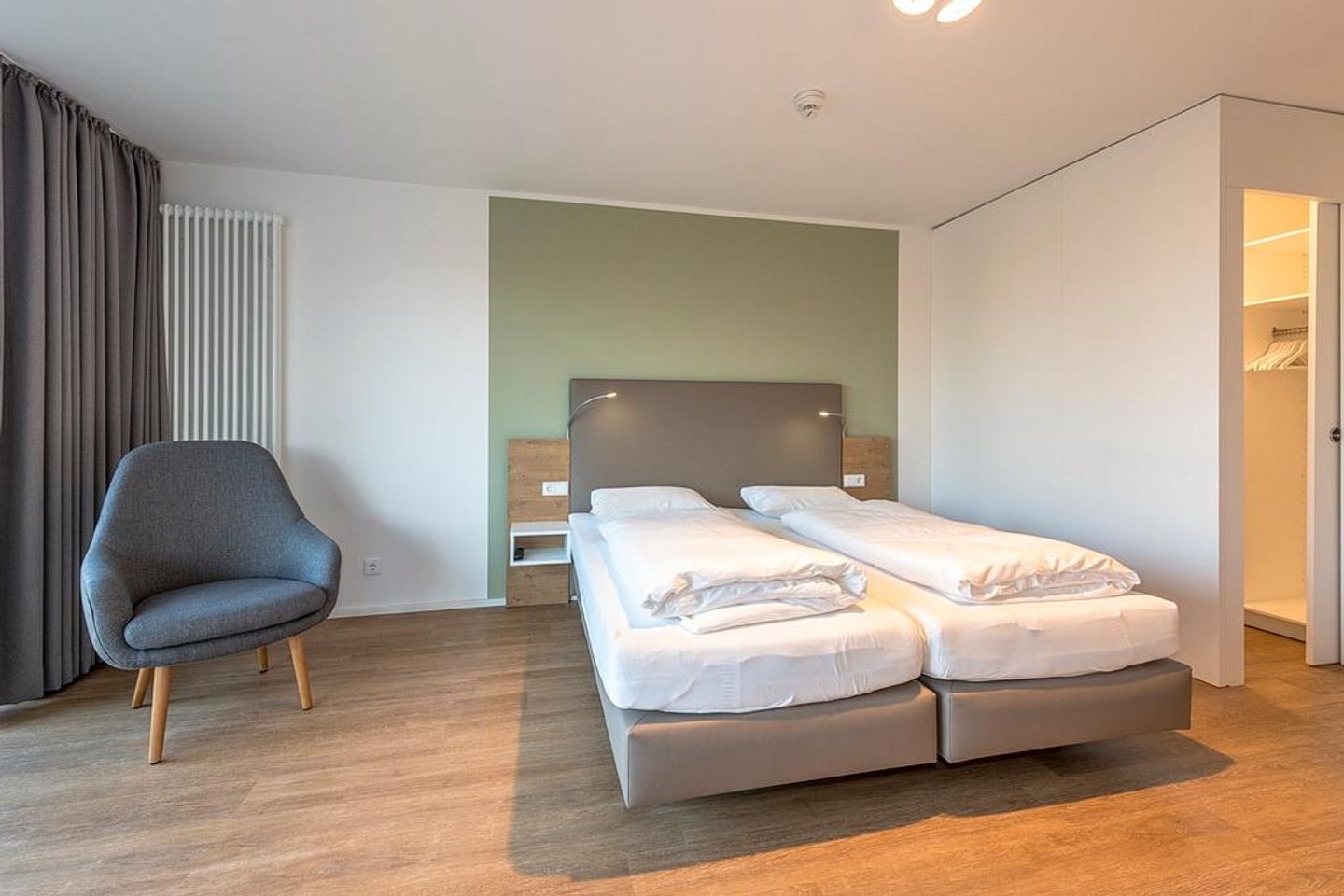 Apartmentvilla Anna See Apartmentvilla Anna See 2-13 Langeoog - Schlafzimmer mit Boxspringbett