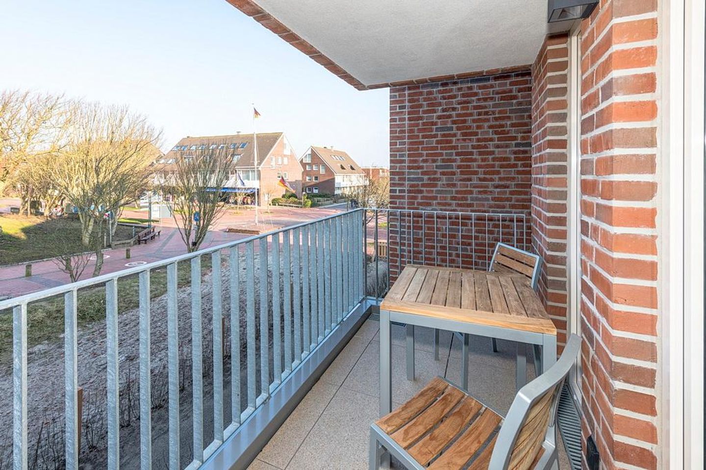 Apartmentvilla Anna See Apartmentvilla Anna See 2-14 Langeoog - Überdachter Balkon mit Sitzgelegenheit