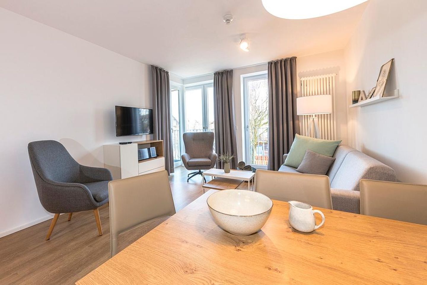 Apartmentvilla Anna See Apartmentvilla Anna See 2-15 Langeoog - Wohn-Essbereich mit Couch und TV