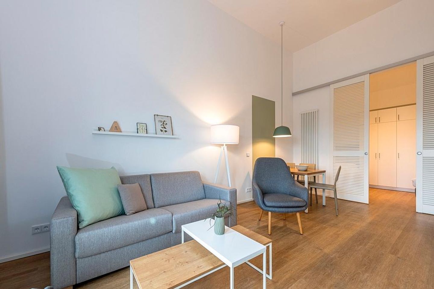 Apartmentvilla Anna See Apartmentvilla Anna See 3-01 Langeoog - Wohn-Essbereich mit Couch und Esstisch