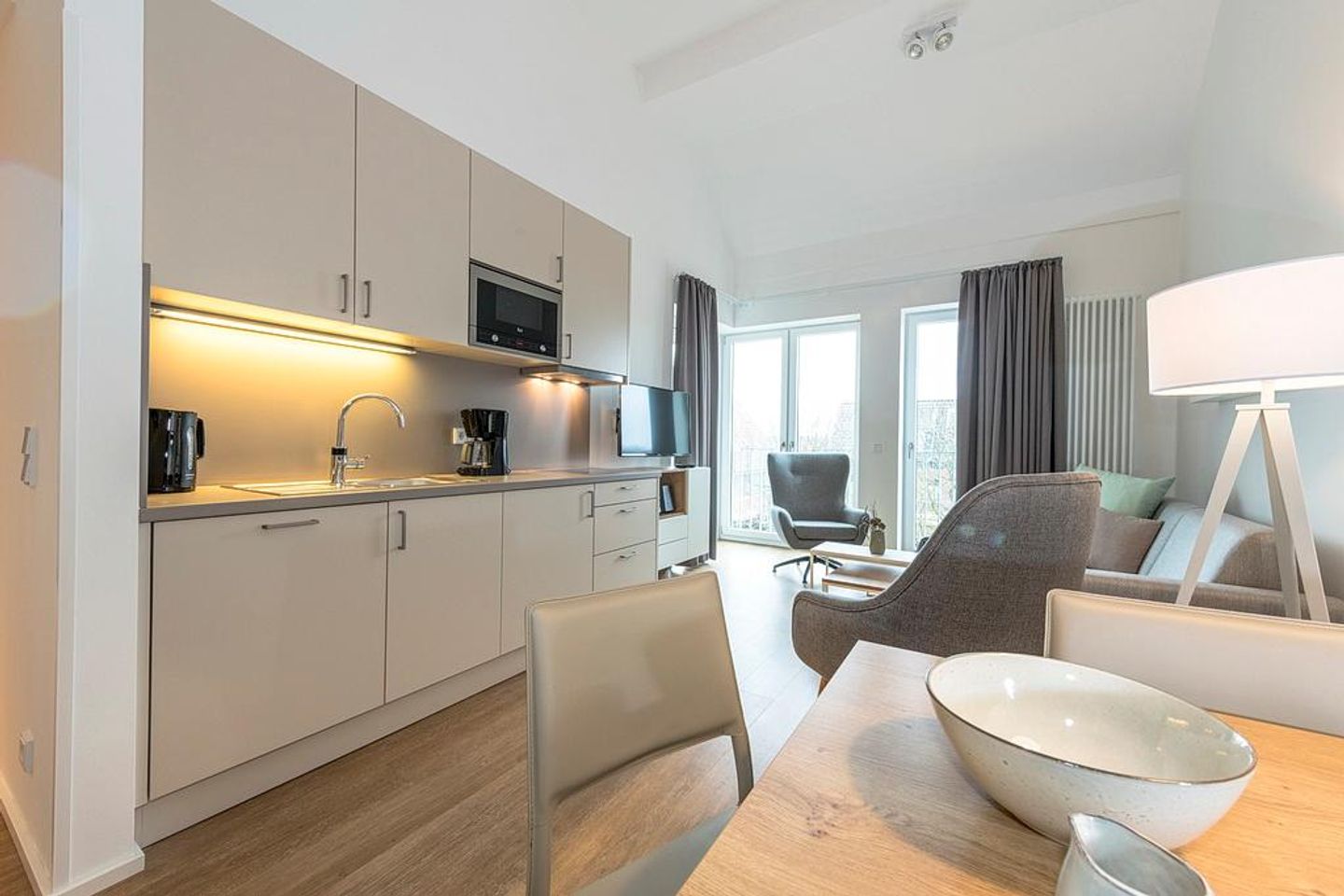 Apartmentvilla Anna See Apartmentvilla Anna See 3-01 Langeoog - Wohn-Essbereich mit Küchenzeile und TV