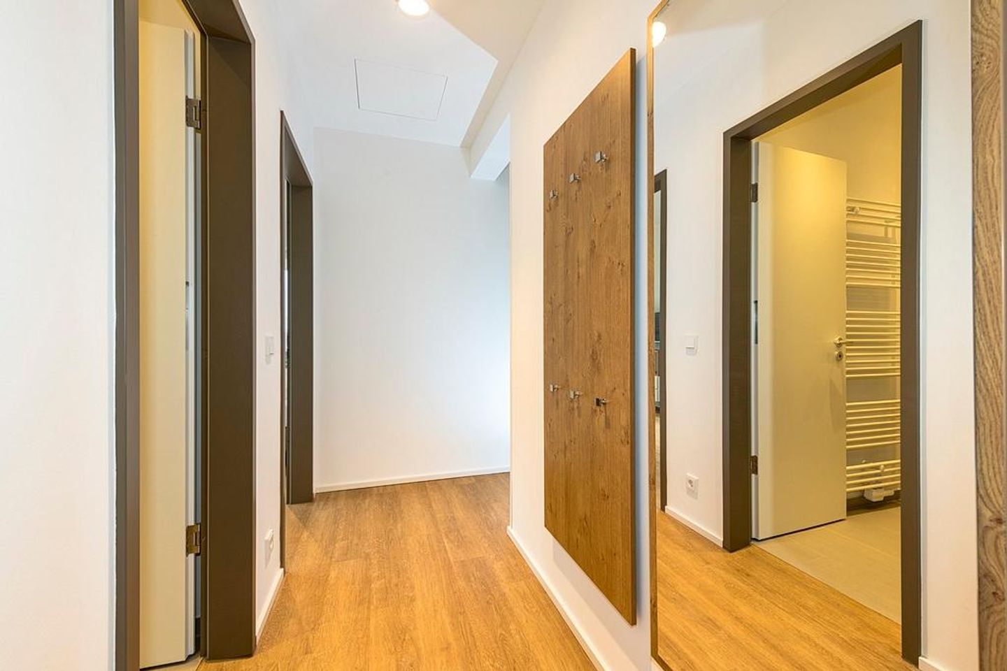 Apartmentvilla Anna See Apartmentvilla Anna See 3-01 Langeoog - Flur mit Garderobe und Spiegel