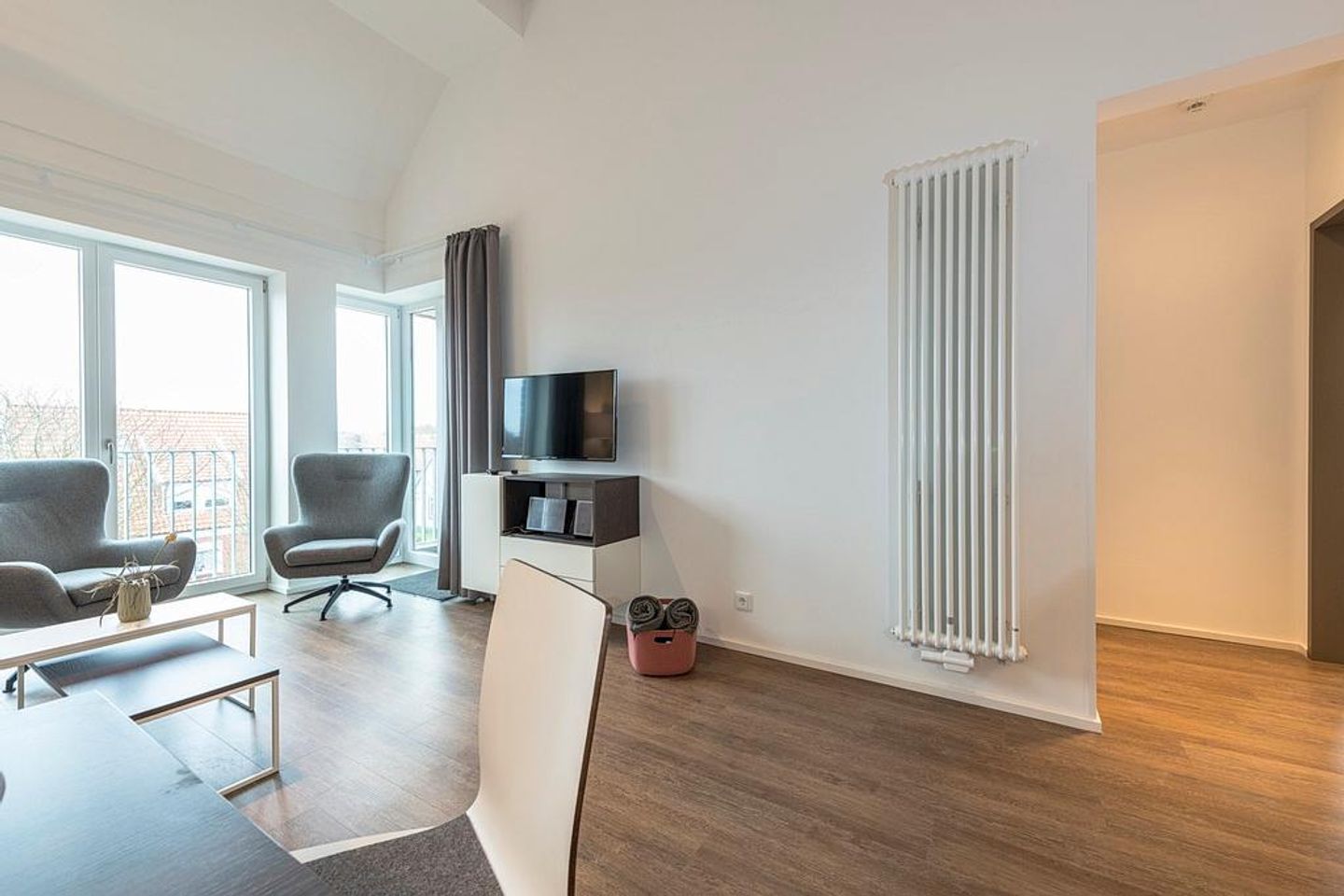 Apartmentvilla Anna See Apartmentvilla Anna See 3-02 Langeoog - Wohnbereich mit Sessel und TV