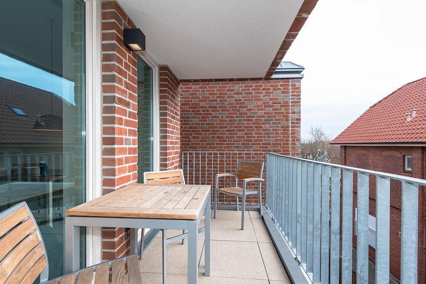 Apartmentvilla Anna See Apartmentvilla Anna See 3-03 Langeoog - Überdachter Balkon mit Sitzgelegenheit