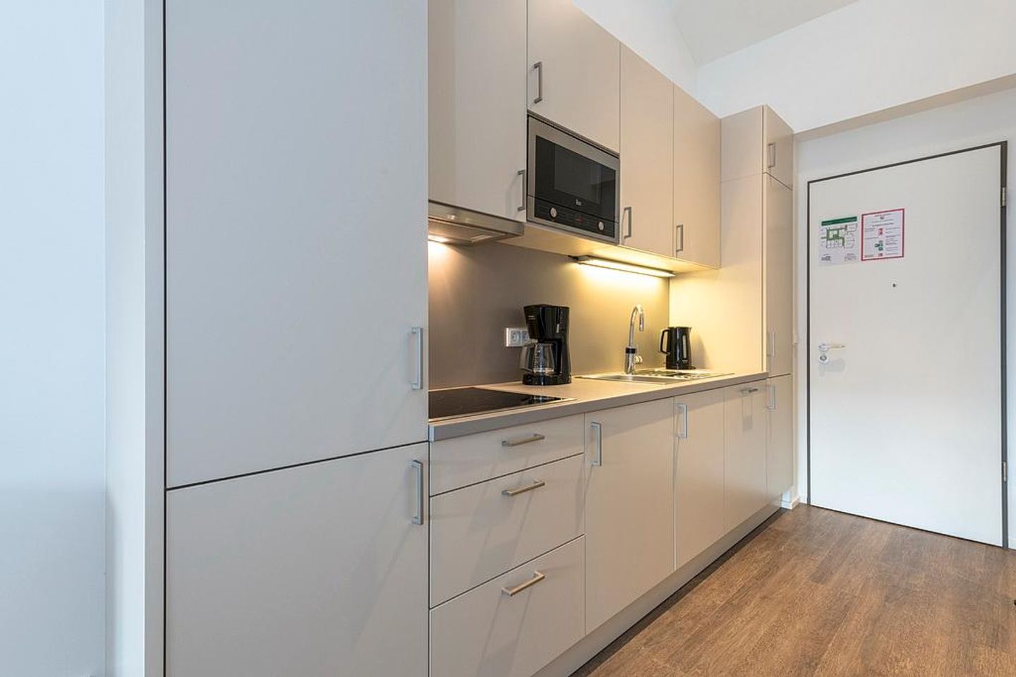 Apartmentvilla Anna See Apartmentvilla Anna See 3-04 Langeoog - Küchenzeile mit Mikrowelle