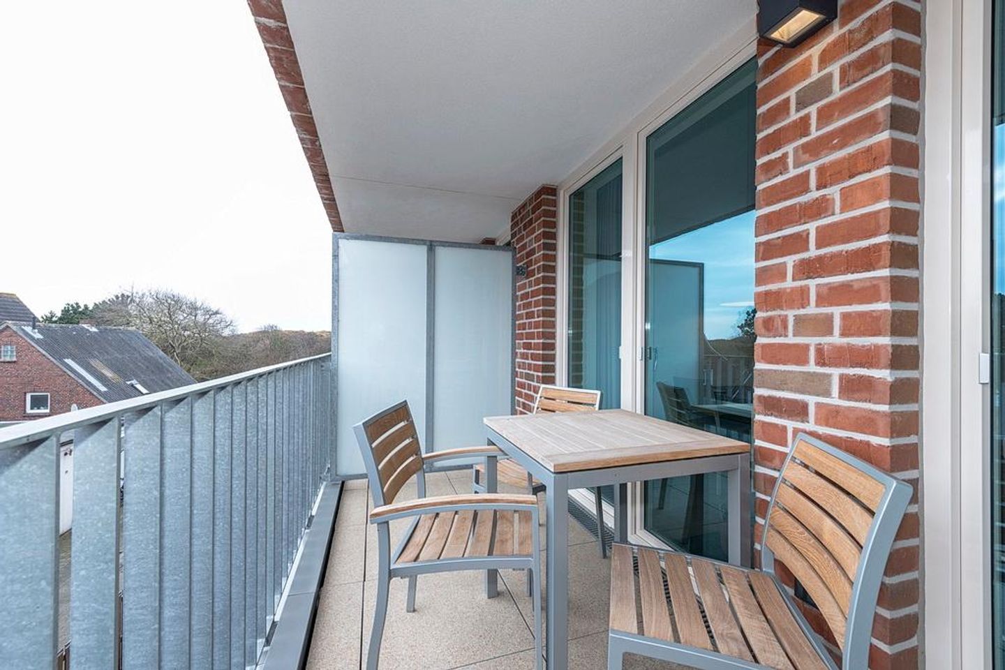 Apartmentvilla Anna See Apartmentvilla Anna See 3-04 Langeoog - Überdachte Terrasse mit Sitzgelegenheit