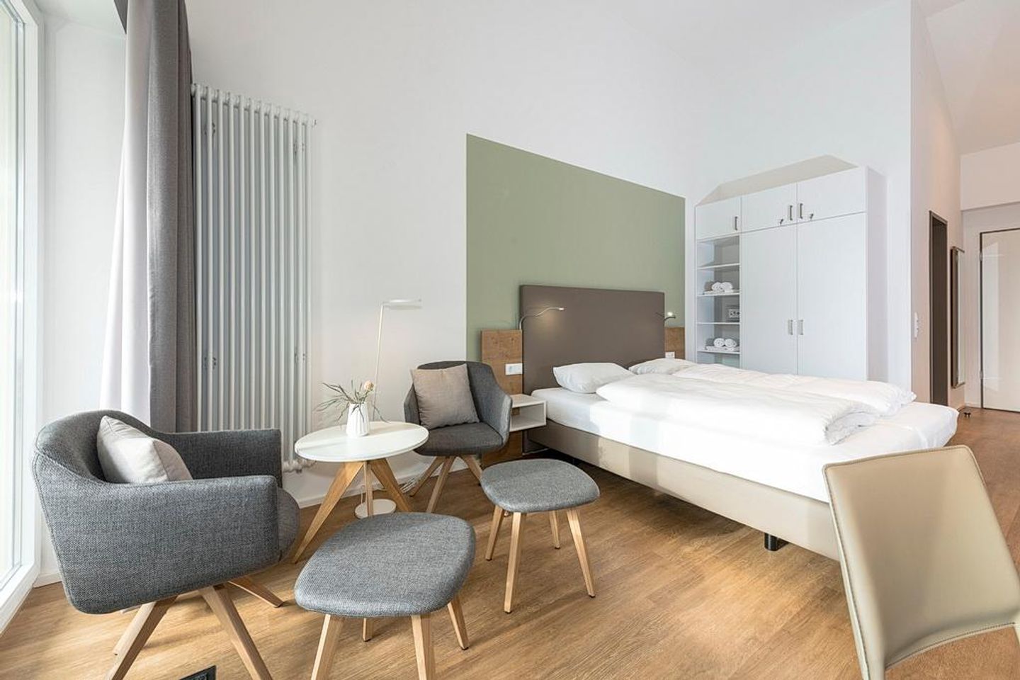 Apartmentvilla Anna See Apartmentvilla Anna See 3-05 Langeoog - Wohn-Schlafbereich mit Kleiderschrank