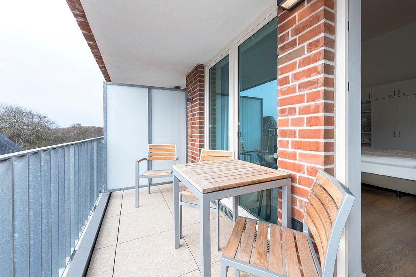 Apartmentvilla Anna See Apartmentvilla Anna See 3-05 Langeoog - Überdachter Balkon mit Sitzgelegenheit