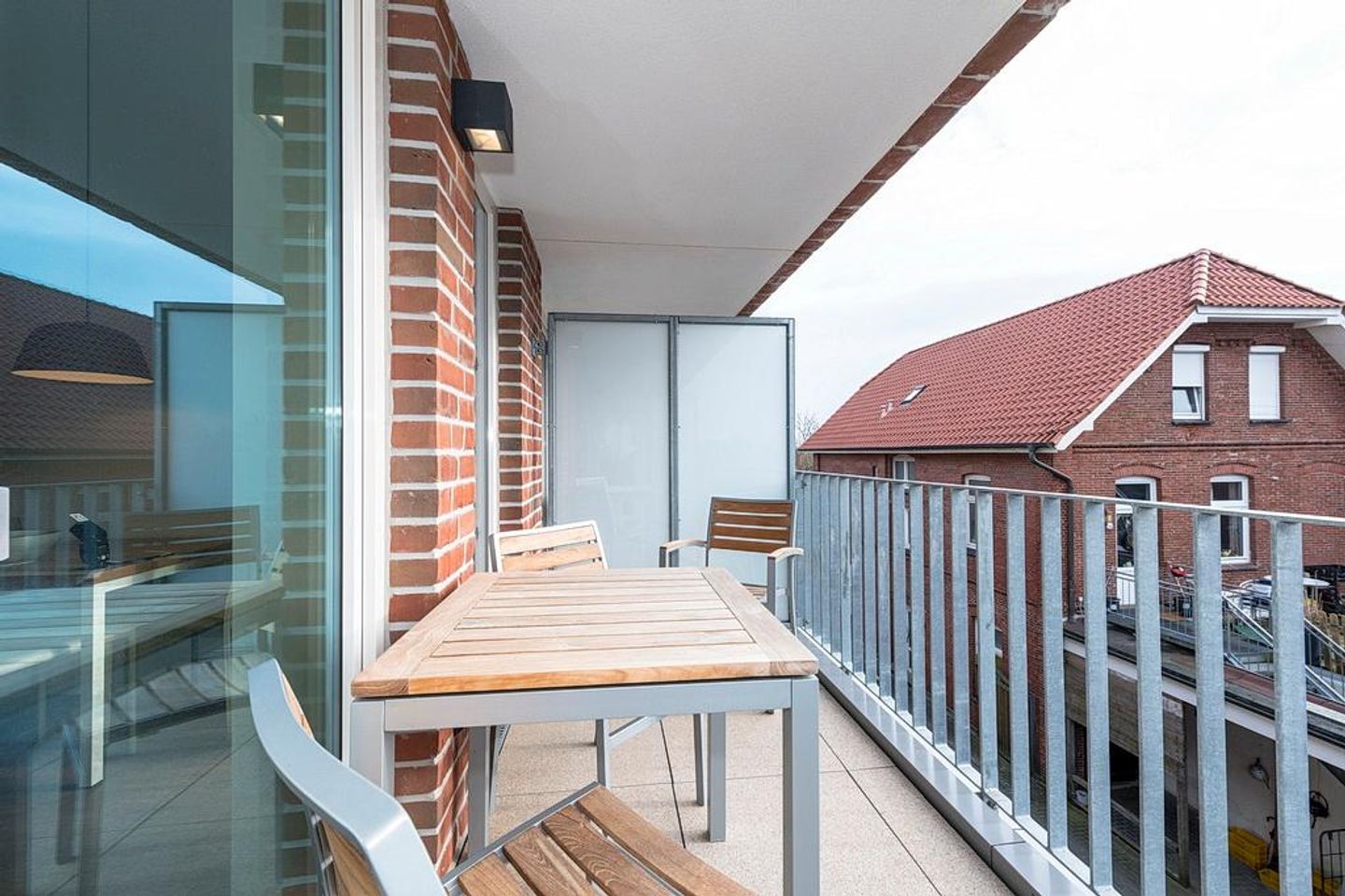 Apartmentvilla Anna See Apartmentvilla Anna See 3-05 Langeoog - Überdachte Terrasse mit Sitzgelegenheit