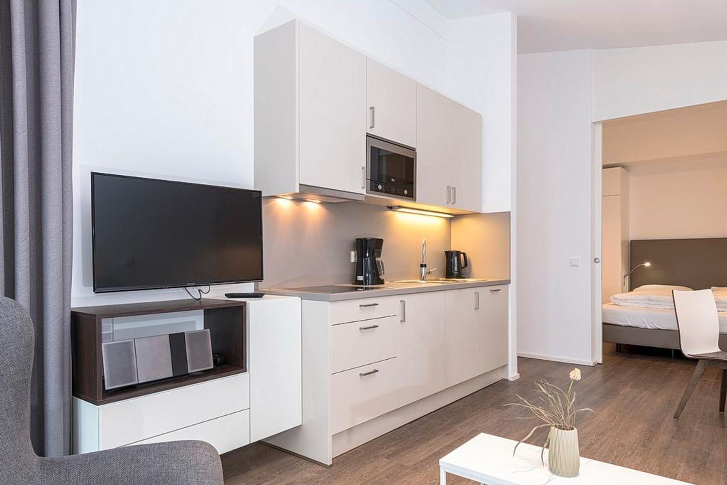 Apartmentvilla Anna See Apartmentvilla Anna See 3-07 Langeoog - Wohn-Essbereich mit Zugang zum Schlafzimmer