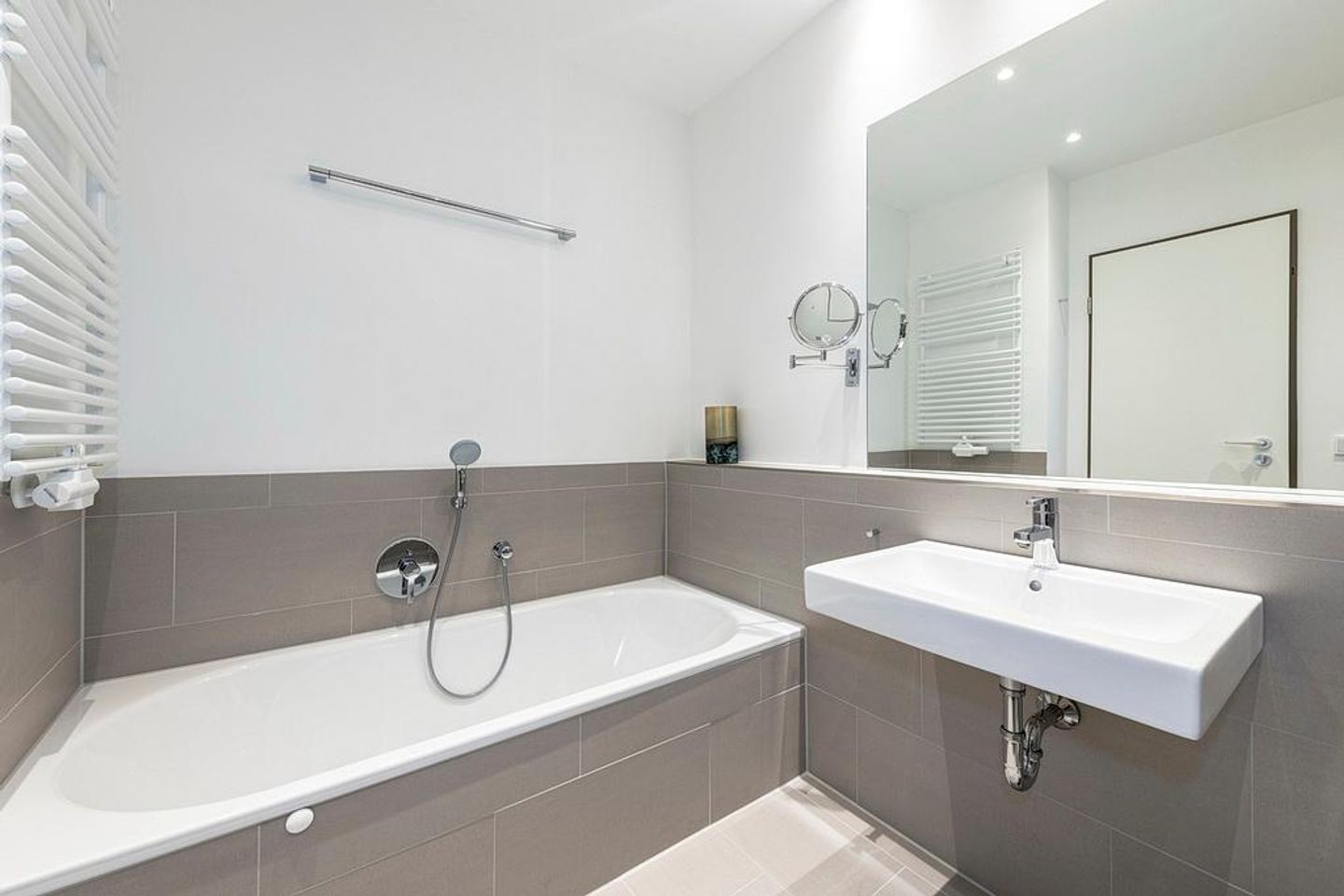 Apartmentvilla Anna See Apartmentvilla Anna See 3-07 Langeoog - Badezimmer mit Badewanne