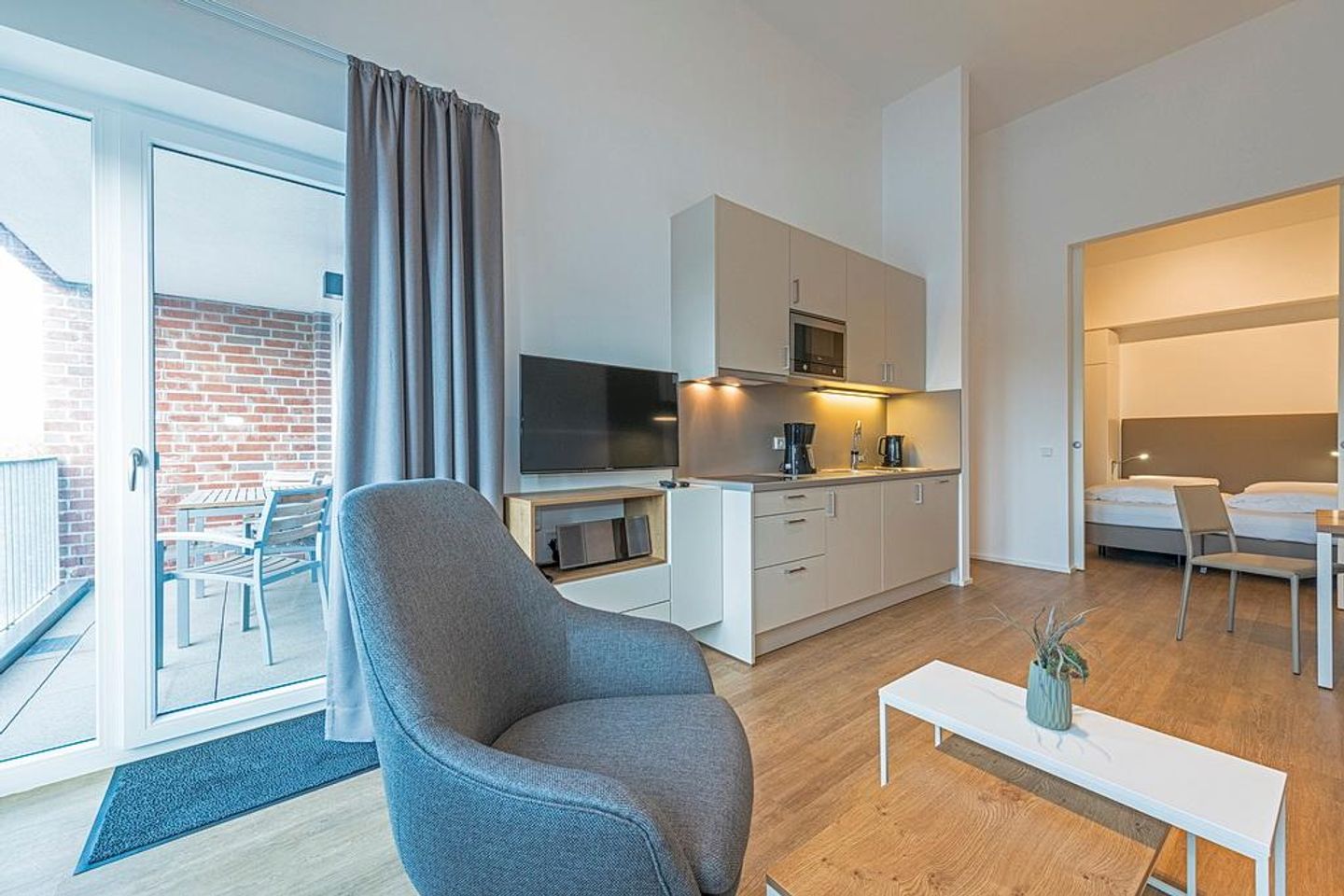 Apartmentvilla Anna See Apartmentvilla Anna See 3-08 Langeoog - Wohn-Essbereich mit Küchenzeile und TV