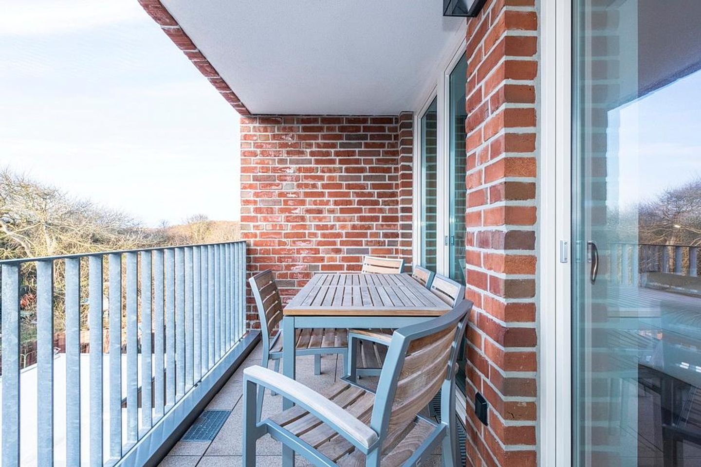 Apartmentvilla Anna See Apartmentvilla Anna See 3-08 Langeoog - Überdachter Balkon mit Sitzgelegenheit