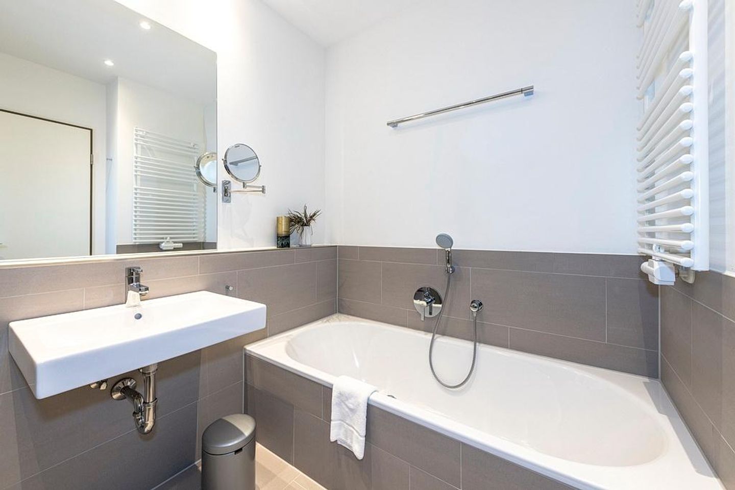 Apartmentvilla Anna See Apartmentvilla Anna See 3-09 Langeoog - Badezimmer mit Badewanne