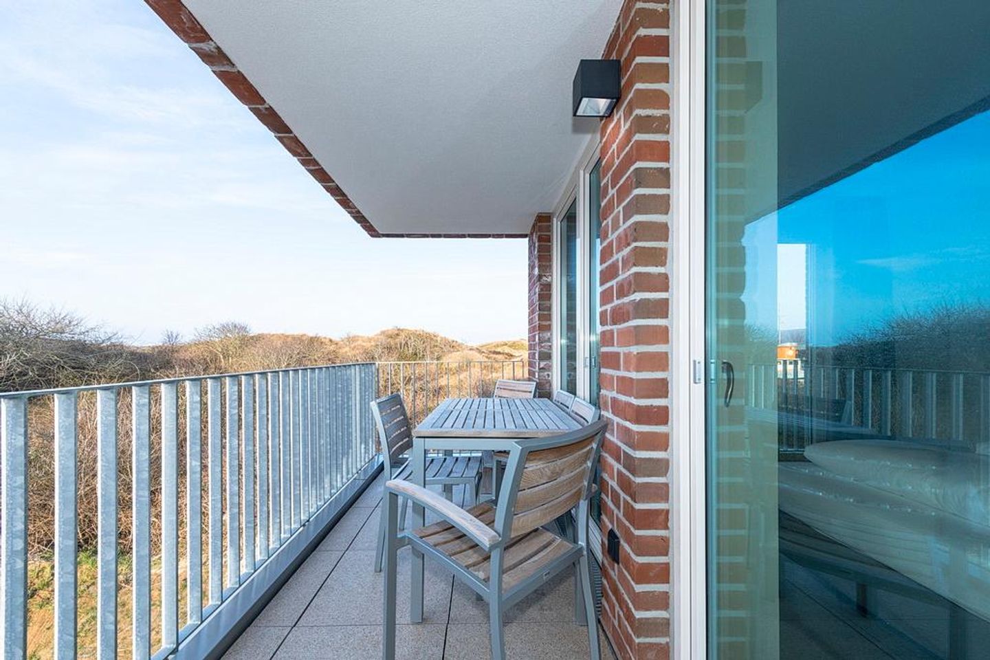 Apartmentvilla Anna See Apartmentvilla Anna See 3-09 Langeoog - Überdachter Balkon mit Sitzgelegenheit