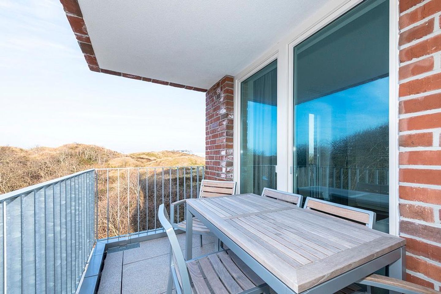 Apartmentvilla Anna See Apartmentvilla Anna See 3-09 Langeoog - Überdachter Balkon mit Sitzgelegenheit